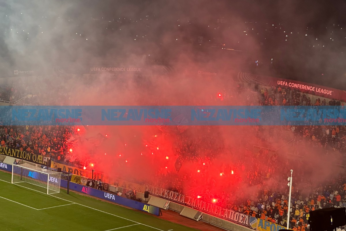 Zastrašujuće navijanje APOEL-ovih pristalica: Tribina obojena u crveno (FOTO/VIDEO)