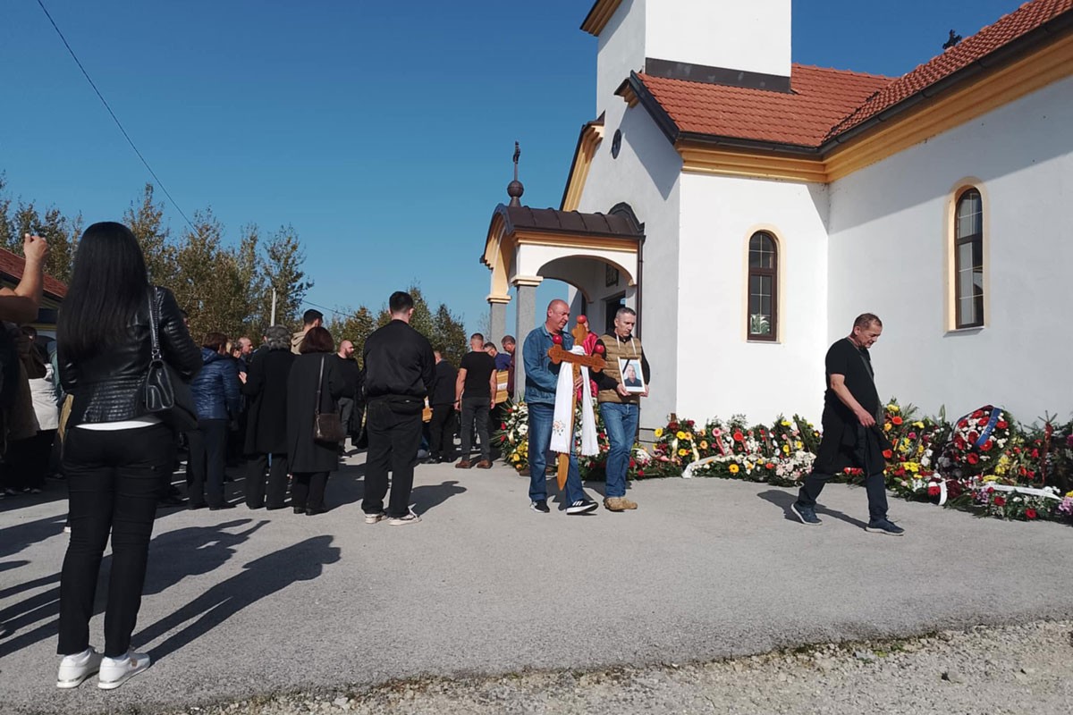 Potresan govor načelnika na sahrani policajca