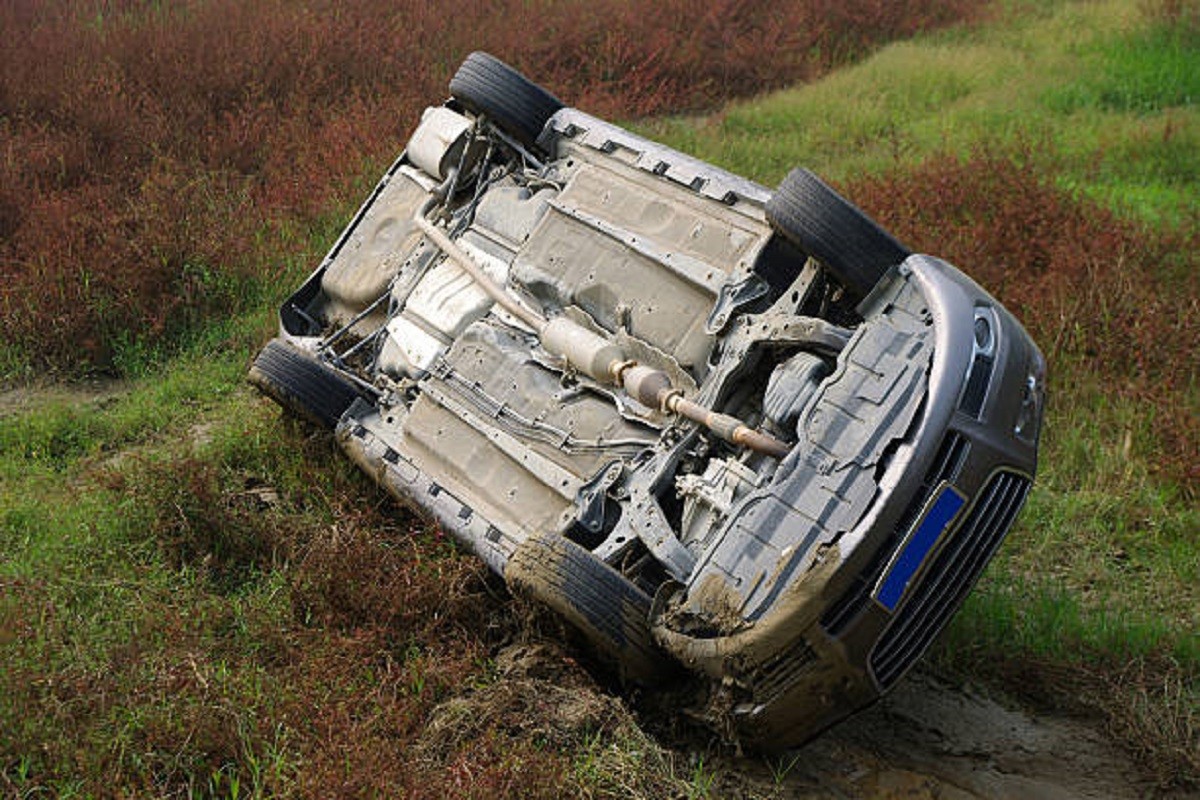 Prevrnuo se policijski automobil tokom potrage za ubicom