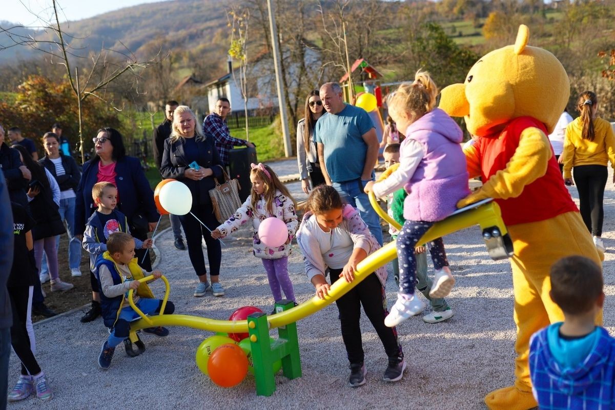 Mališani u Kolima dobili prvo dječije igralište