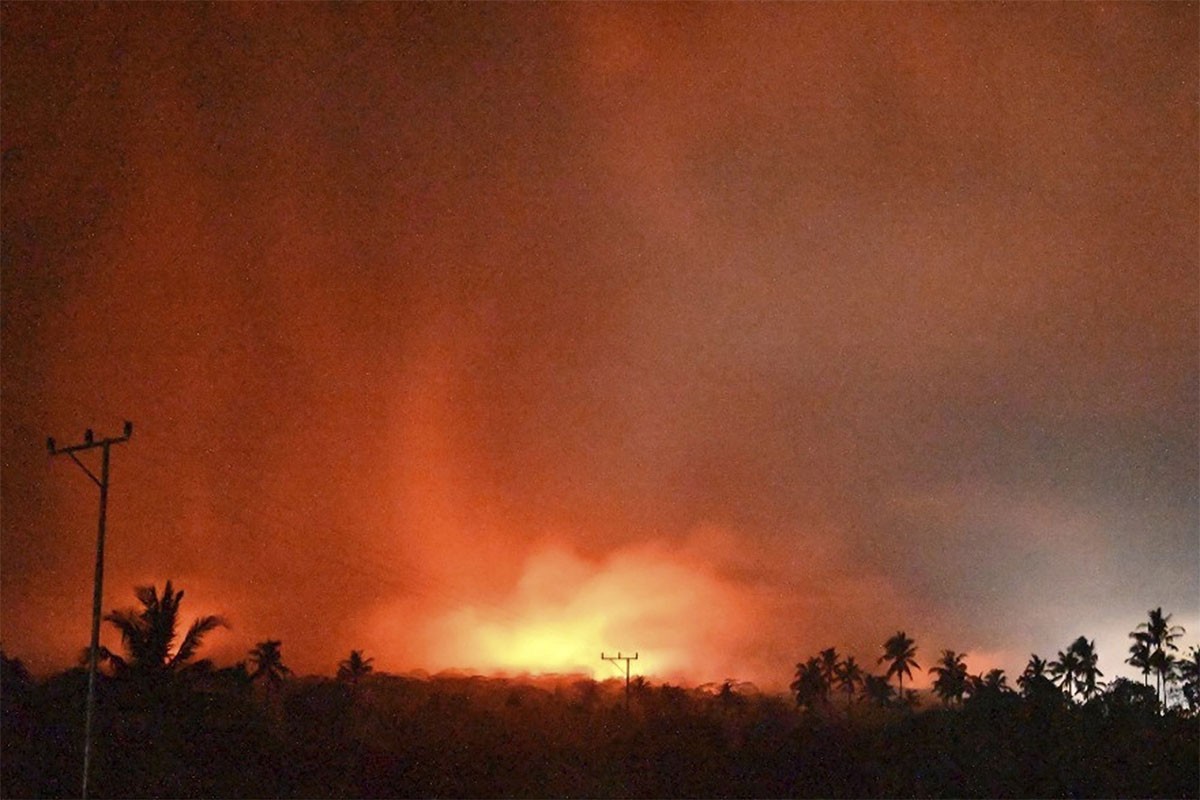 Poginulo 10 ljudi nakon erupcije vulkana u Indoneziji