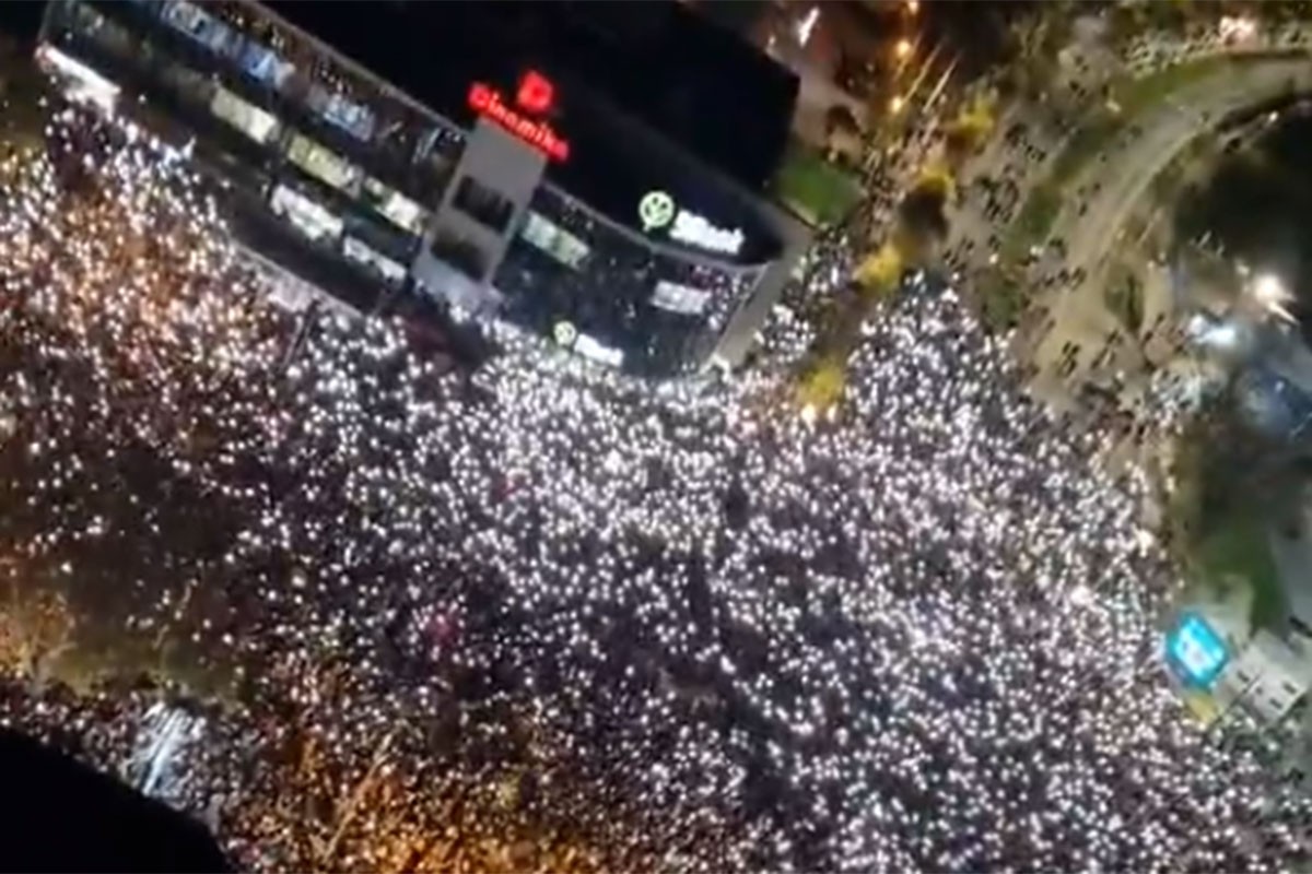 Snimak iz vazduha sa protesta u Novom Sadu (VIDEO)