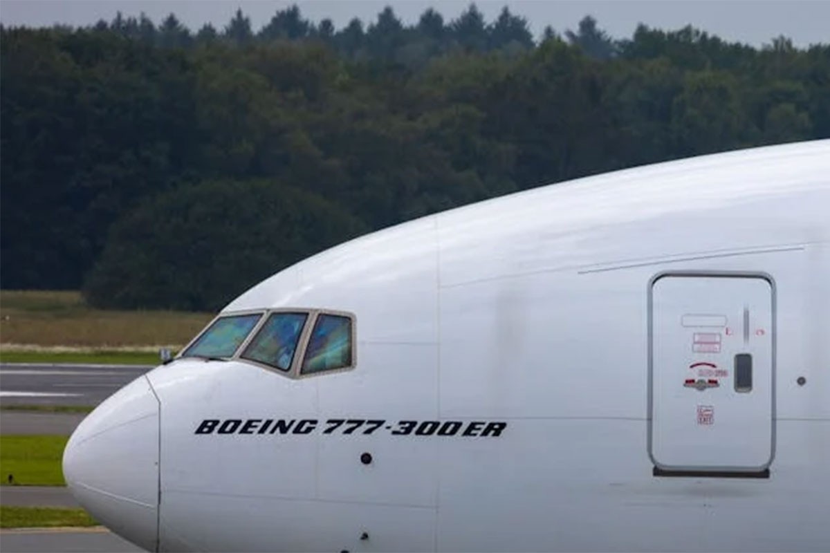 Urušio se vazdušni most na aerodromu: Otkinuta vrata Boeing 777