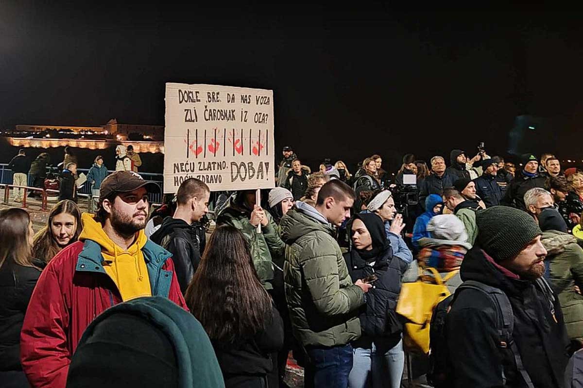 Novi protest u Novom Sadu: Blokiran Varadinski most (VIDEO)