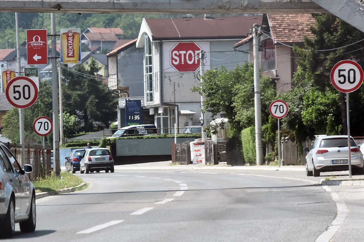 Nelogična ograničenja u Banjaluci: Tri znaka godinama zbunjuju vozače