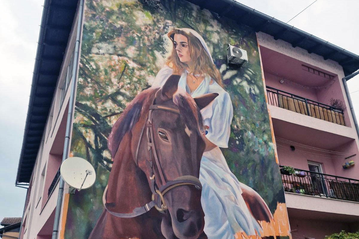 Oslikan mural lika iz Andrićevog romana