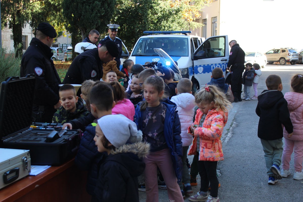 Djeca posjetila Policijsku upravu Trebinje