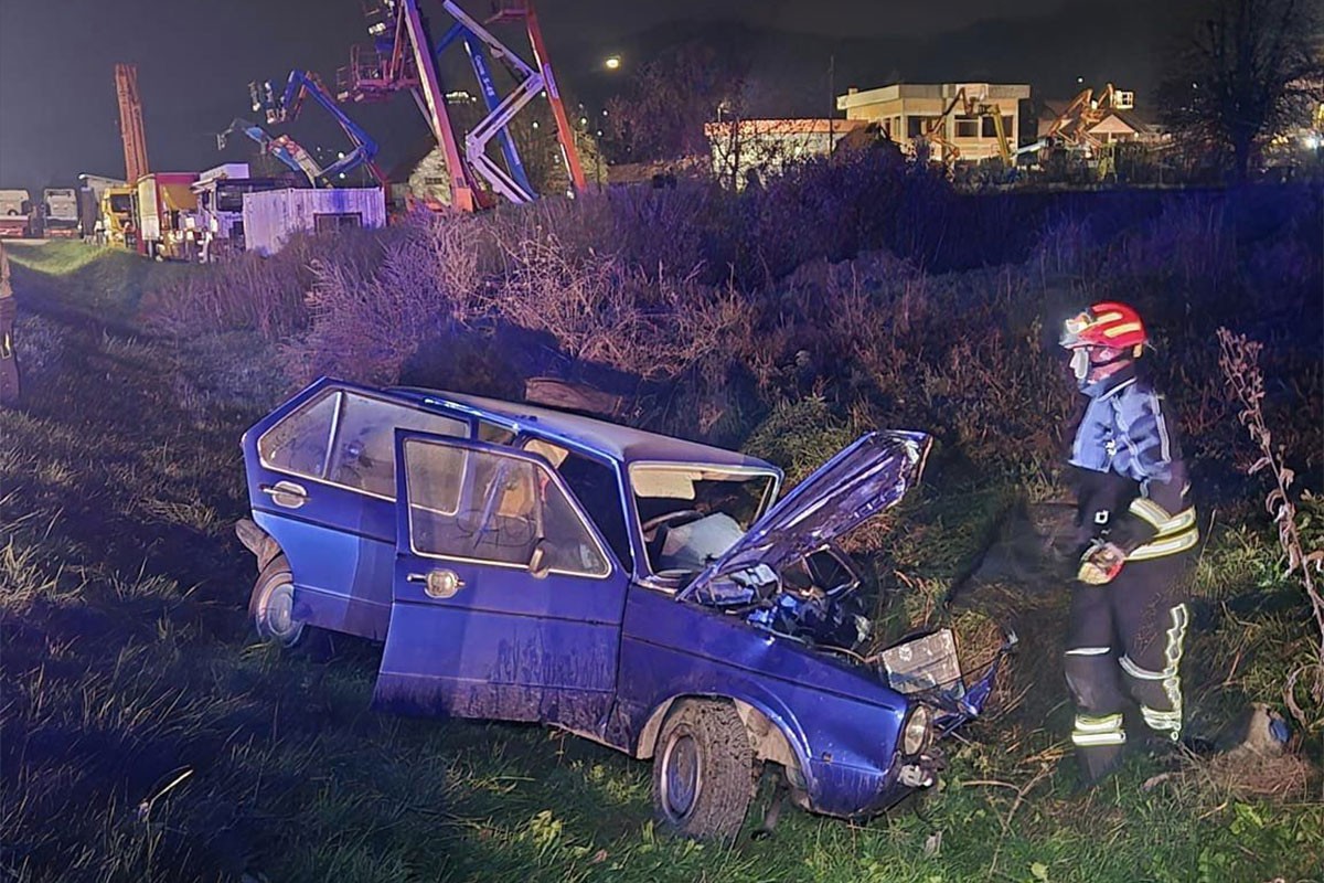 Tri osobe povrijeđene u teškoj saobraćajci kod Srebrenika, intervenisali vatrogasci (FOTO)