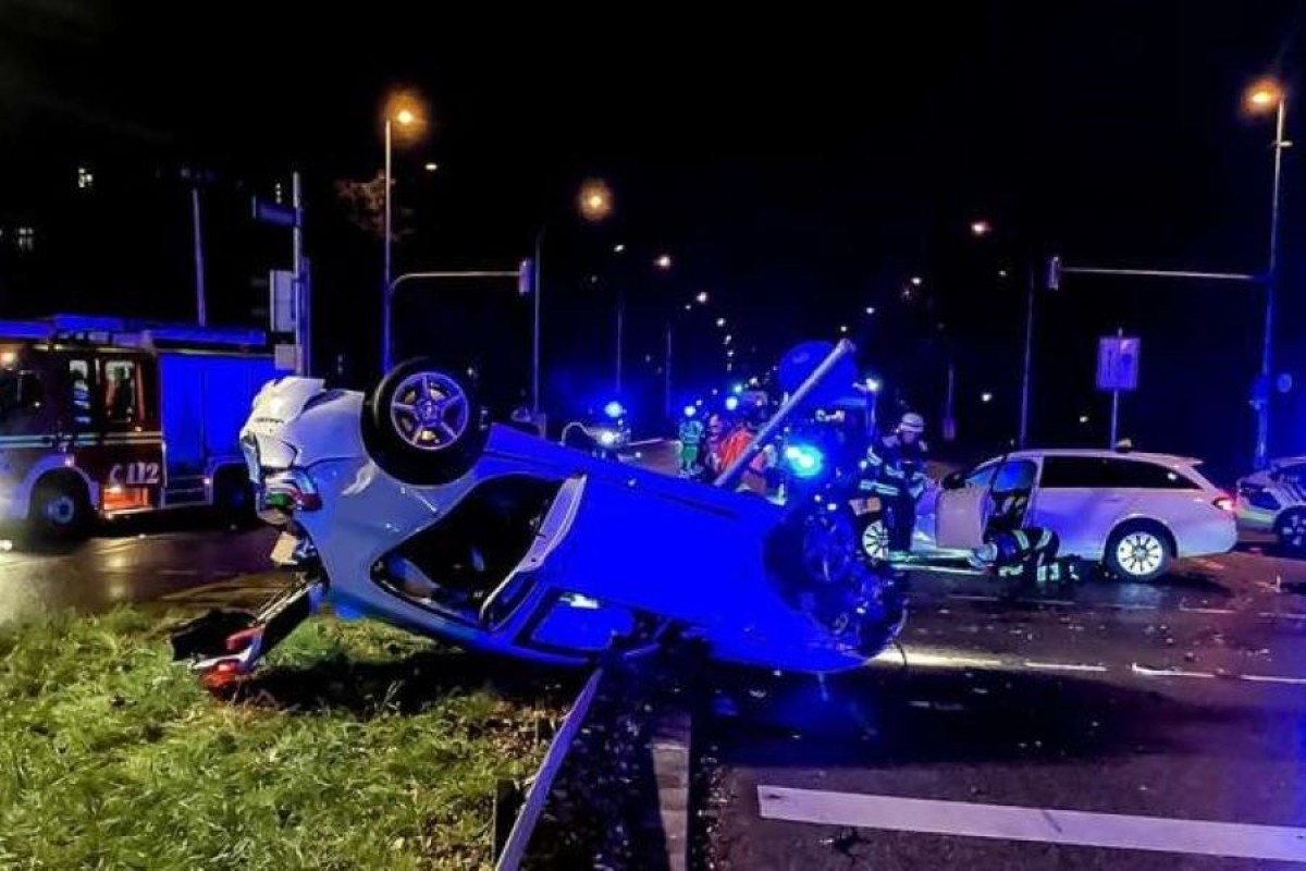 Vozač iz BiH u dramatičnom udesu završio na krovu automobila