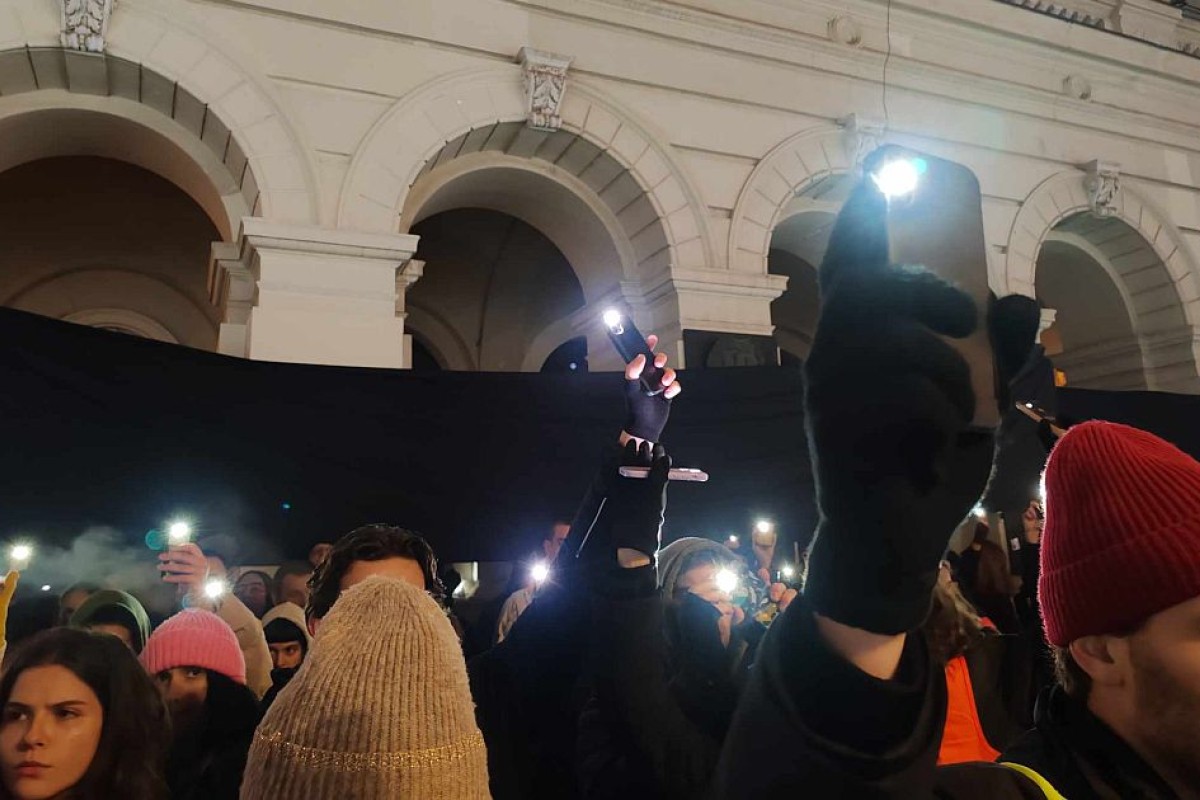 Studenti i građani u Srbiji u tišini dočekali Novu godinu (VIDEO)