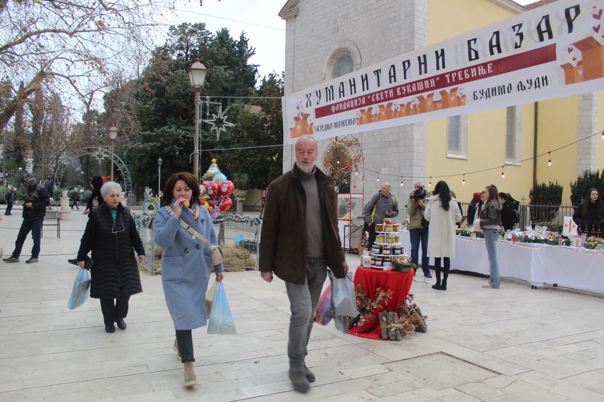 U Trebinju na Badnji dan humanitarni bazar