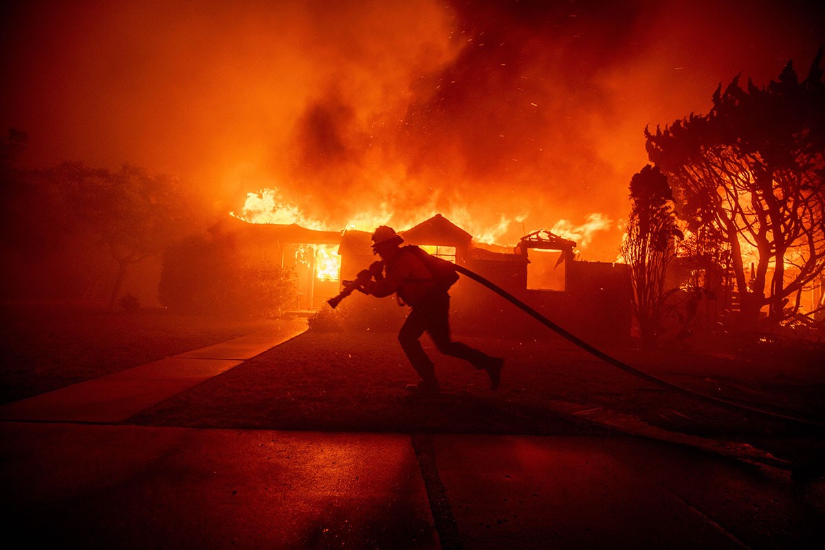 Drama u Americi: Prve žrtve vatrene stihije, poginulo najmanje dvoje ljudi (FOTO, VIDEO)