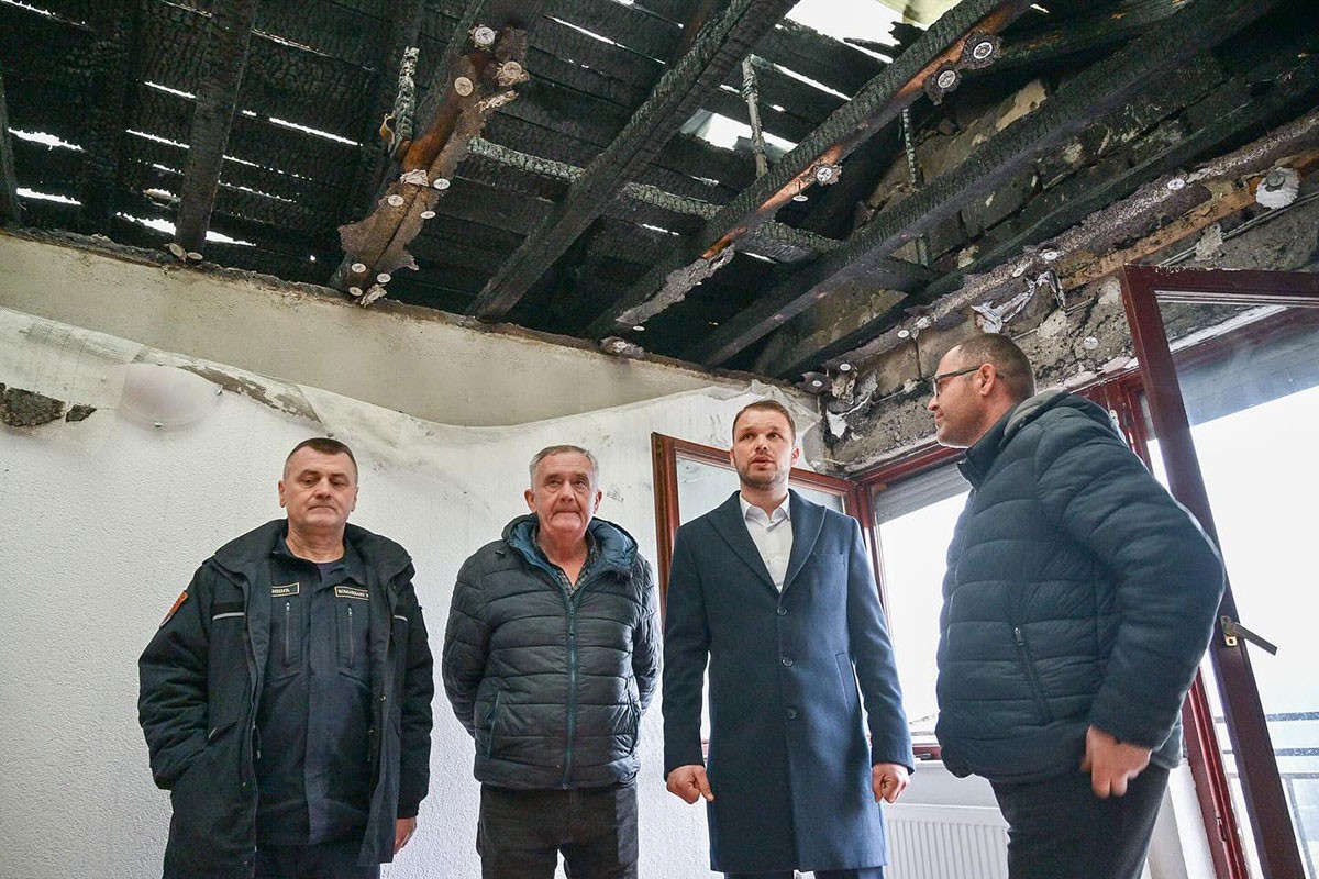 Stanivuković obišao porodicu kojoj je izgorio krov kuće