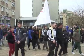 Maturanti iz Smedereva u protestnom maršu do Velike Plane