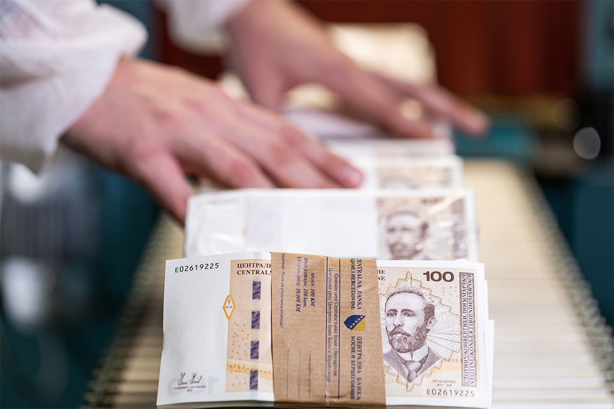 Dug privrednih subjekata u FBiH veći od 2,7 milijardi KM
