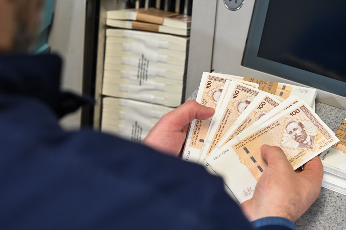 Građani podigli pet milijardi KM više kredita za 10 godina
