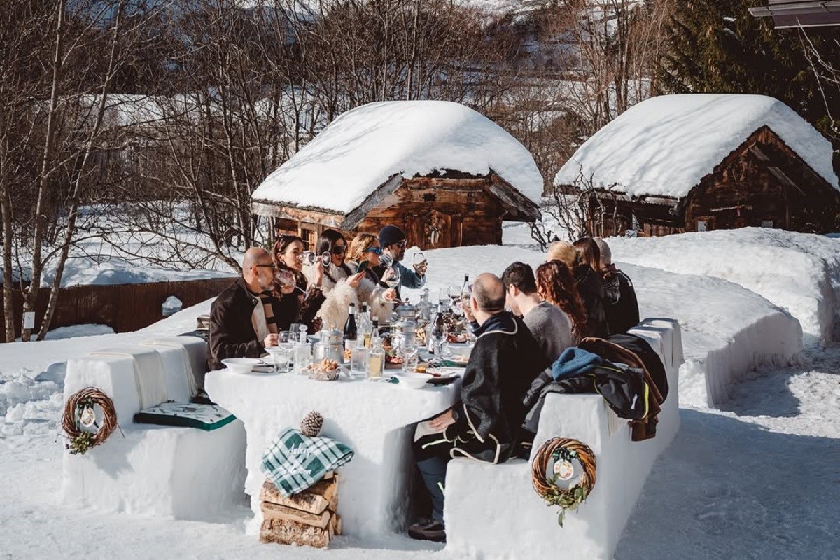 Šta kažete na ručak za snježnim stolom usred Alpa? (FOTO/VIDEO)