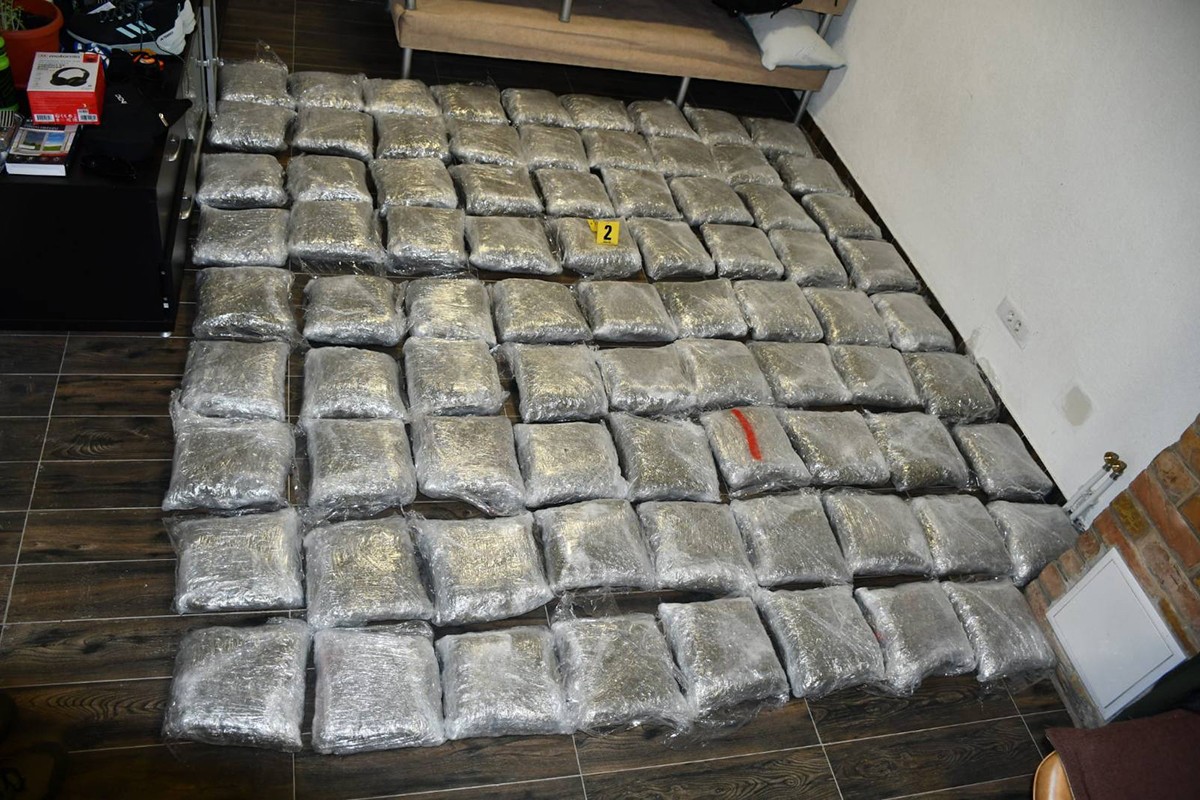Akcija "Taxi: Zaplijenjeno više od 100 kilograma droge, uhapšen taksista (FOTO)