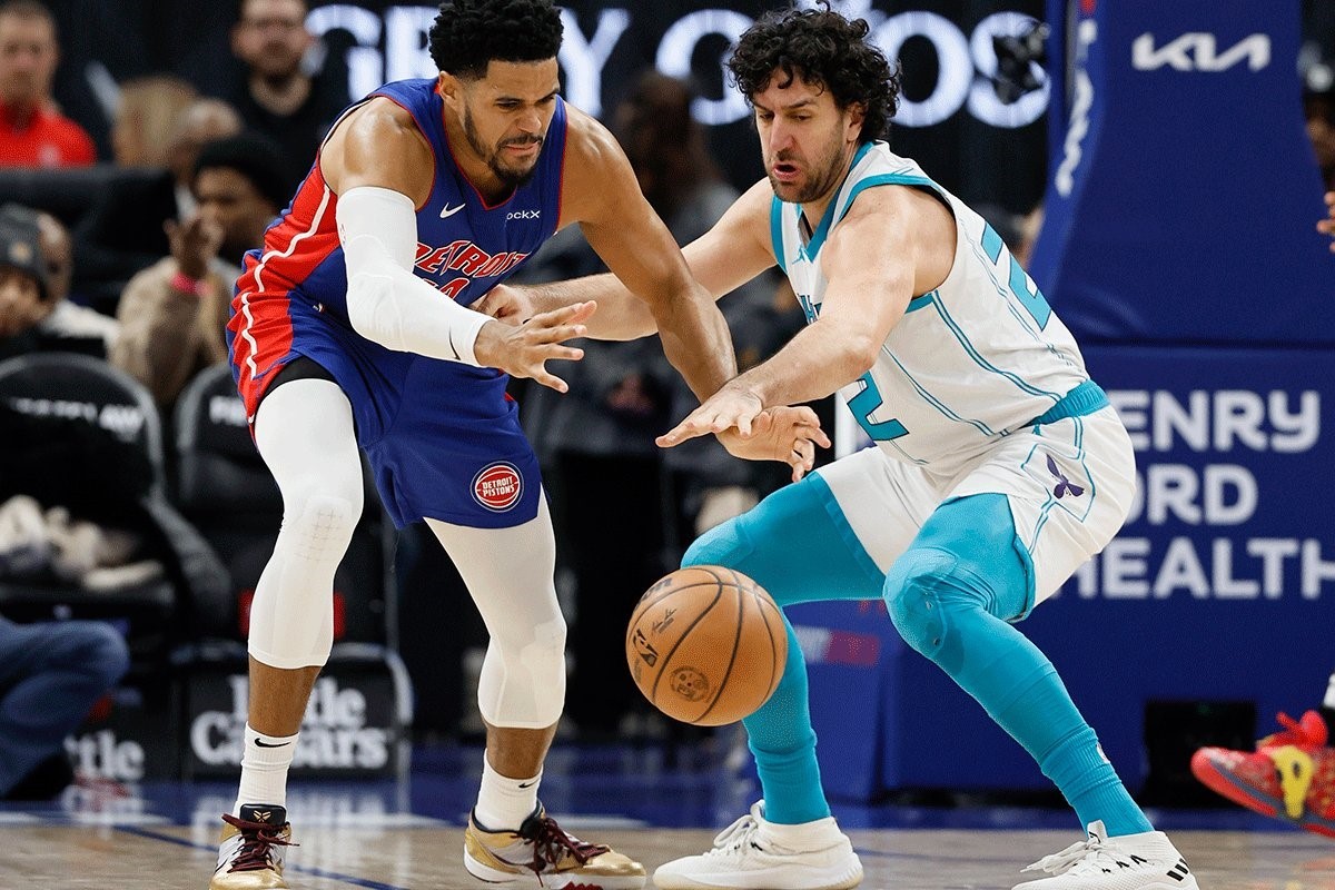 Trejdovani Vasilije Micić i Jusuf Nurkić