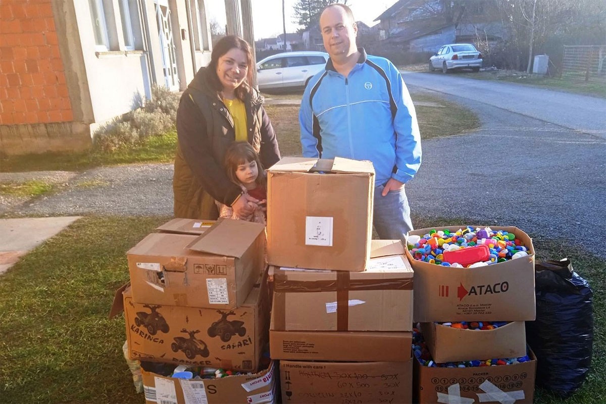 Bojana i Dražen Suvajac sakupili 66.000 plastičnih čepova (FOTO)