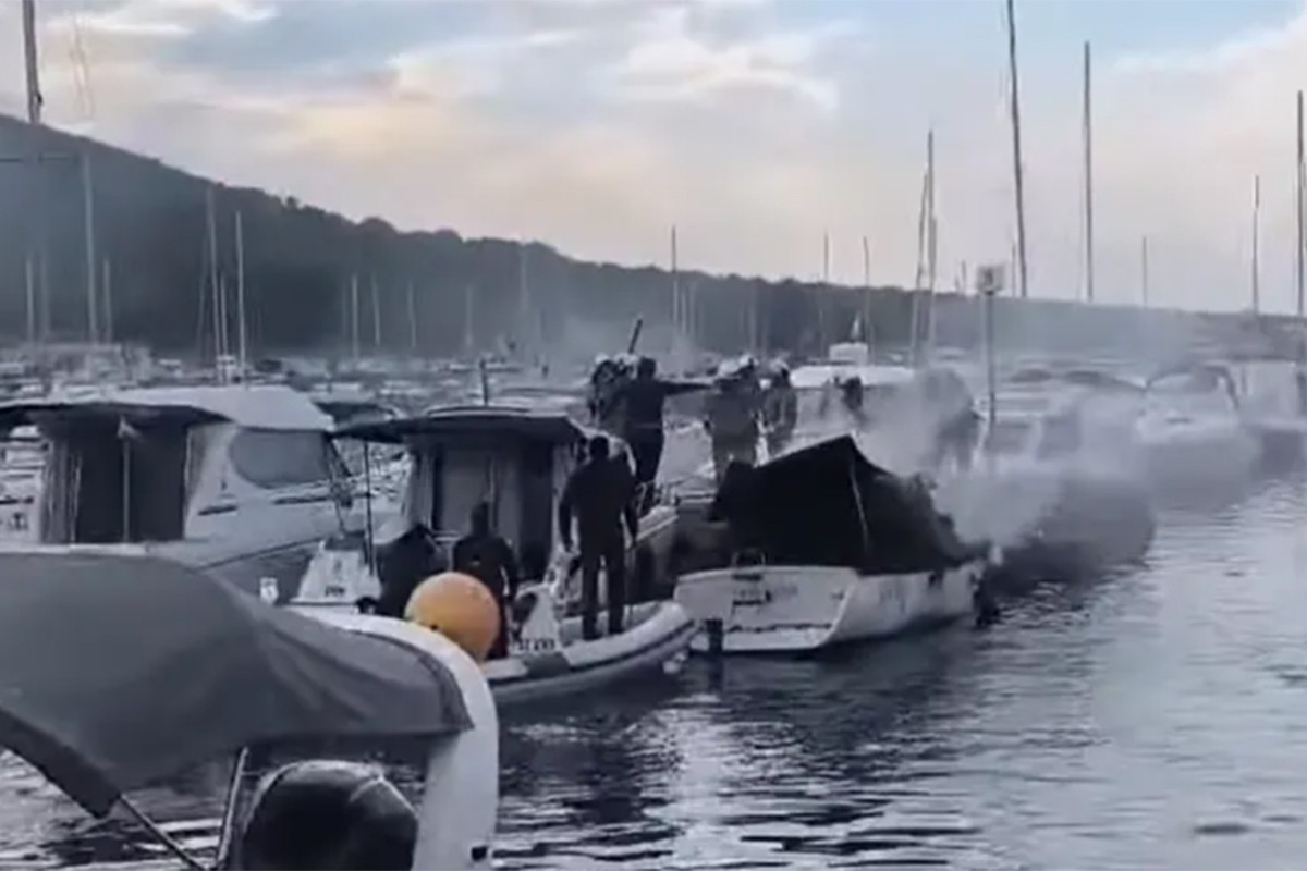 Požar u splitskoj luci, izgorjela dva čamca