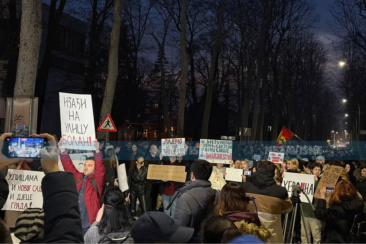 Banjalučani podržali kolege u Srbiji: Nakon 15 minuta tišine gromoglasni aplauz (FOTO, VIDEO)