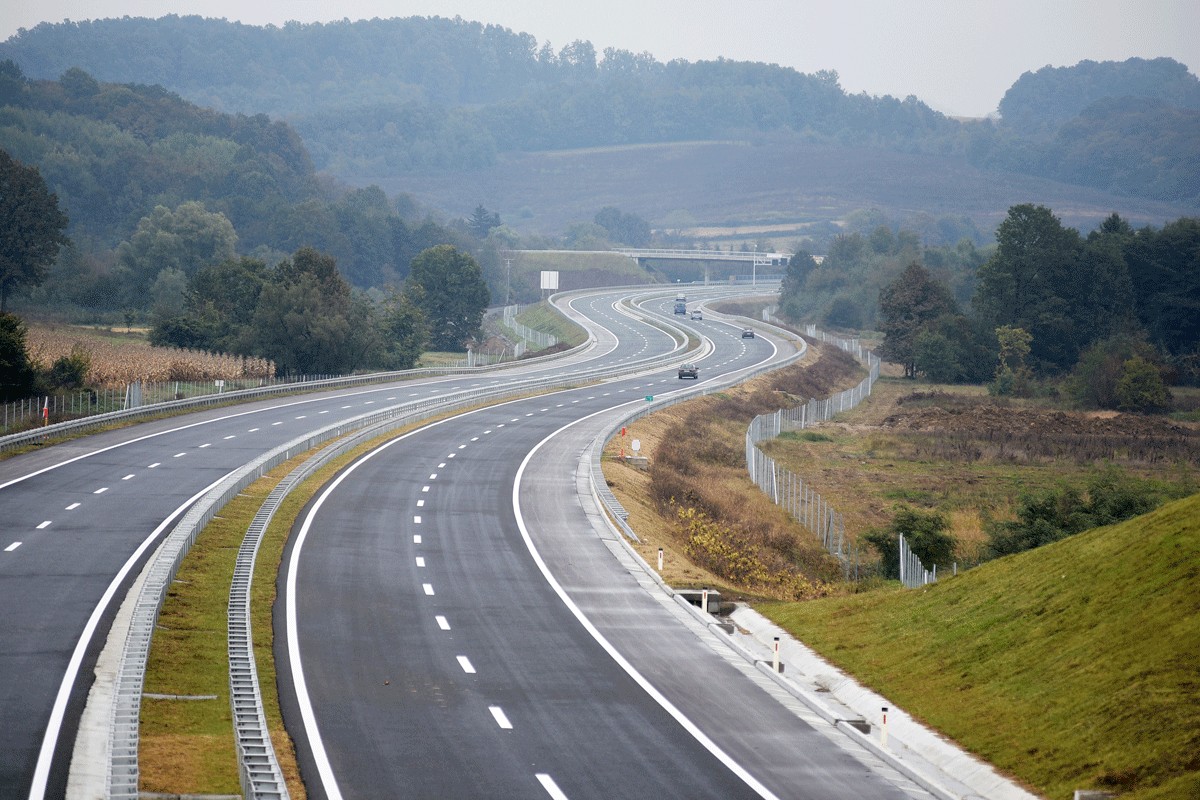 Stotine miliona KM od putarina i dalje sakupljaju prašinu