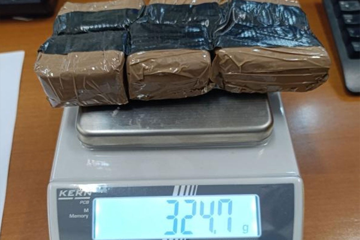 Akcija "Zaza": Zaplijenjeno 1,3 kg heroina, uhapšena dva muškarca (FOTO)
