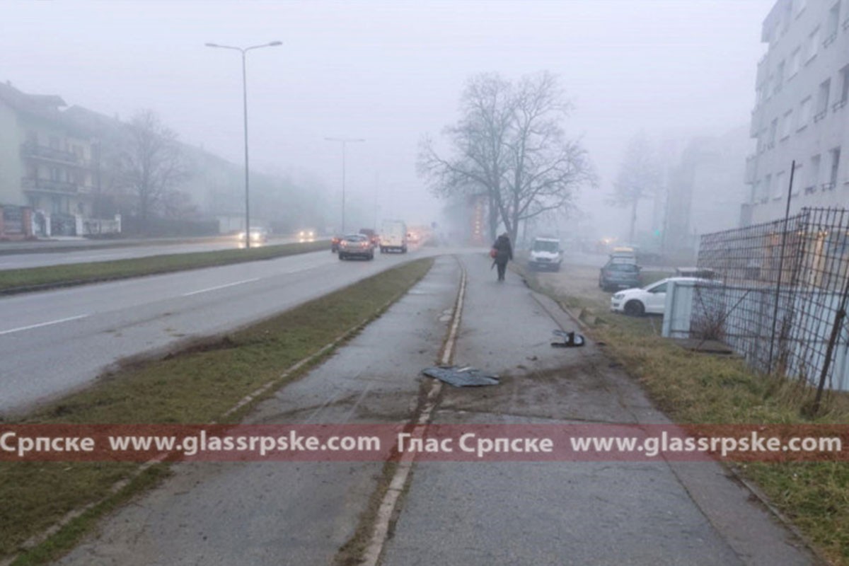 Nova nezgoda na crnoj tački u Banjaluci: Auto završio u dvorištu zgrade u Boriku (FOTO)