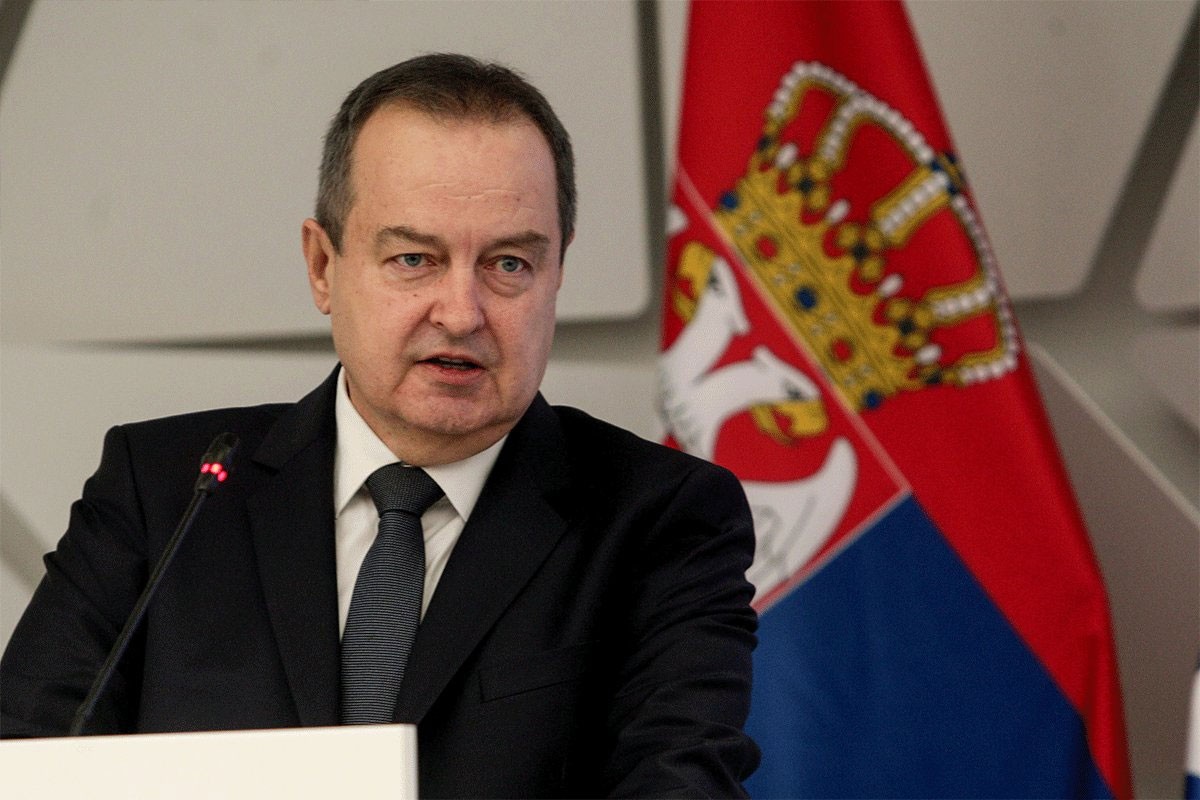 Dačić: Nema povređenih u požaru u prodavnici oružja i pirotehnike