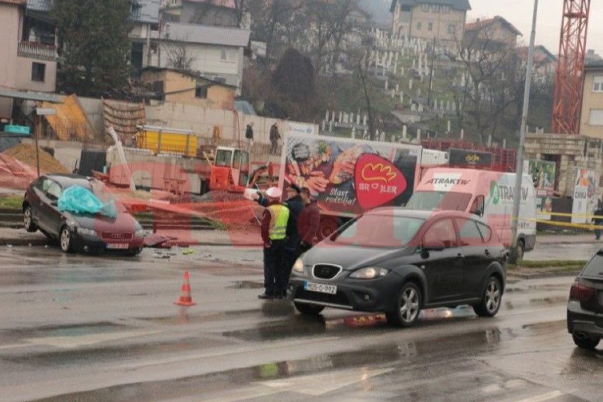 U sudaru tri vozila poginula žena