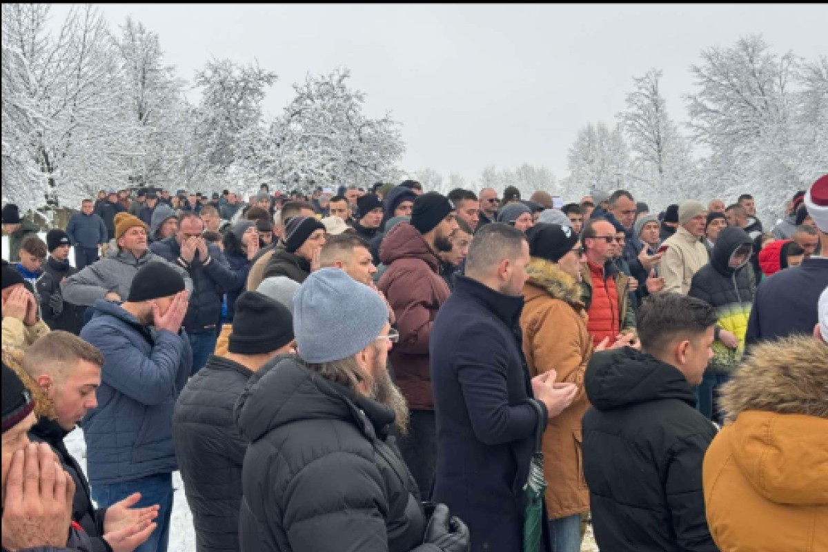 Rijeke ljudi i suza: Sahranjeni svirepo ubijeni majka i sin