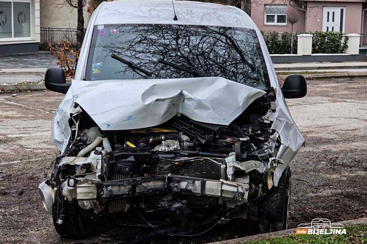 Policija o teškoj nesreći kod Bijeljine: Dvoje poginulih, četvoro povrijeđeno (FOTO)