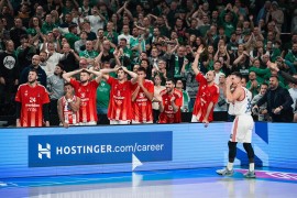 Zvezdu čeka puna dvorana u Pireju