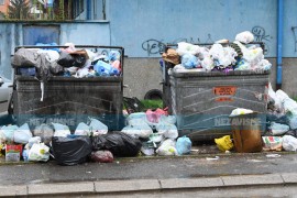 Otpad i dalje na ulicama Banjaluke, nadležni se ne mogu ni sastati