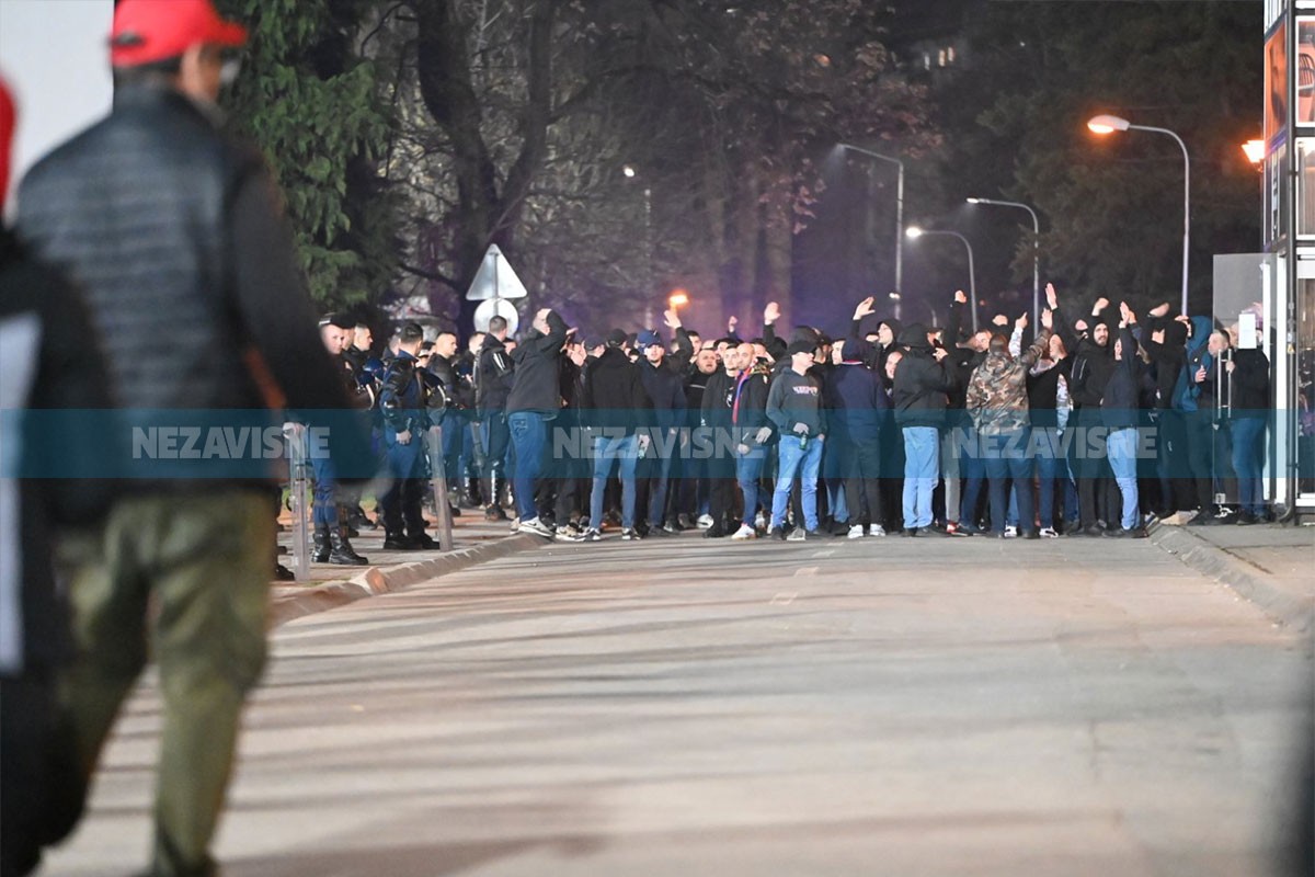 Lešinari zagrijavaju atmosferu ispred "Gradskog" (FOTO, VIDEO)