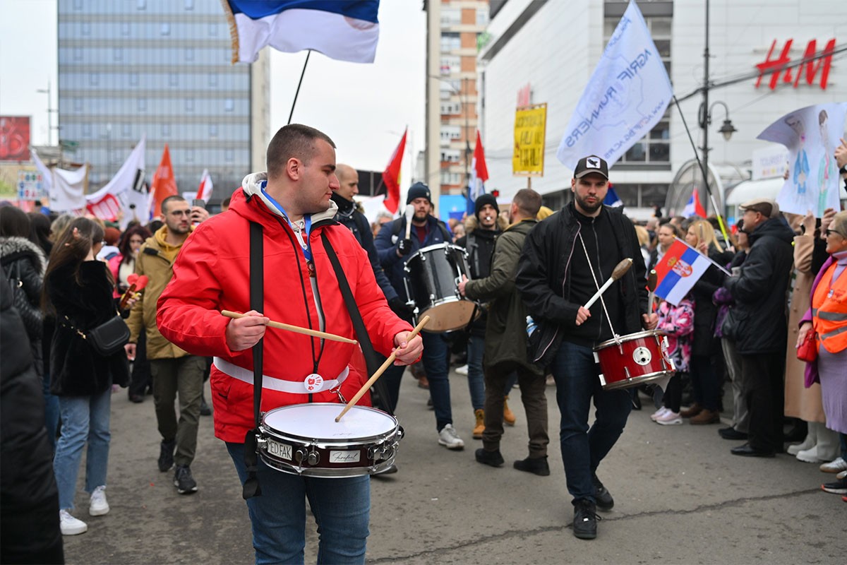Oko 2.000 studenata kreće pješke iz Novog Sada za Beograd, objavljena ruta