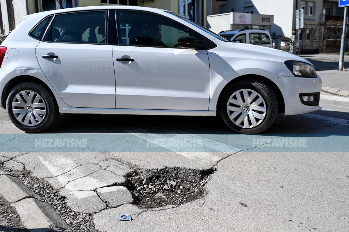 Udarne rupe otežavaju saobraćaj u Banjaluci