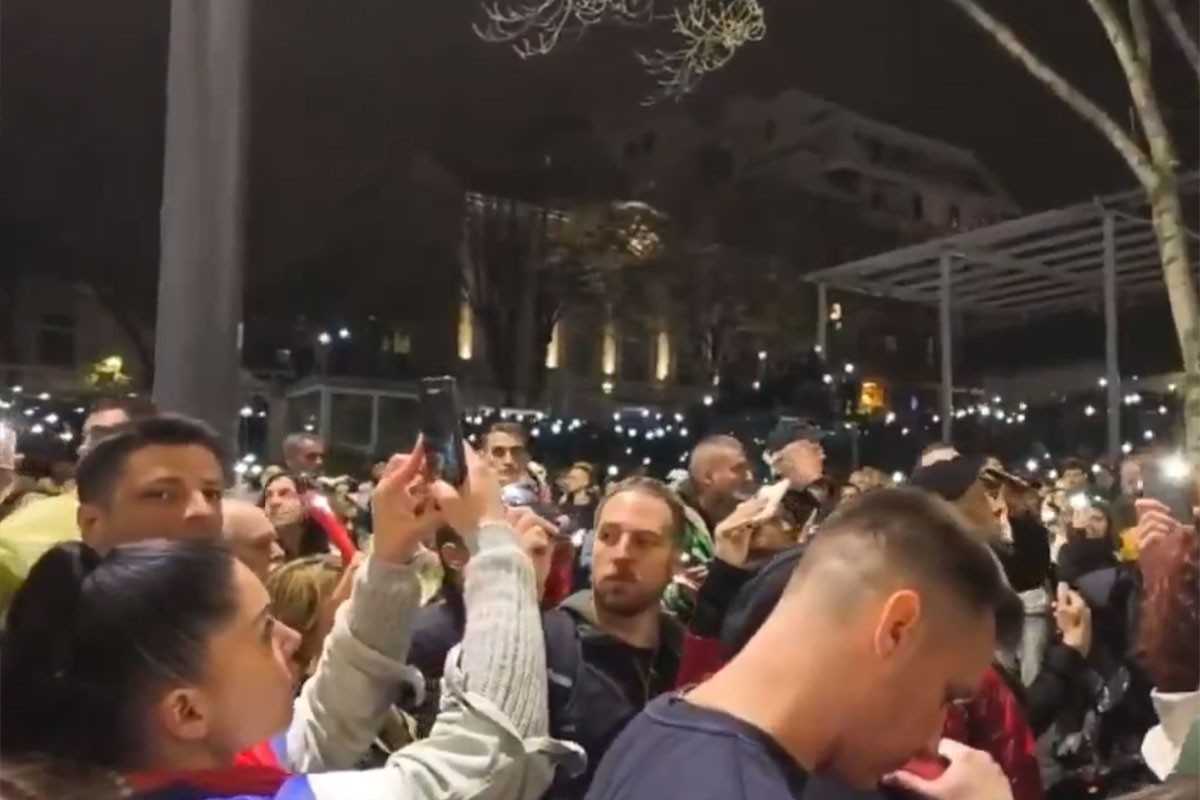 Podnose krivične prijave zbog sumnje na upotrebu zvučnog topa na protestu u Beogradu (VIDEO)