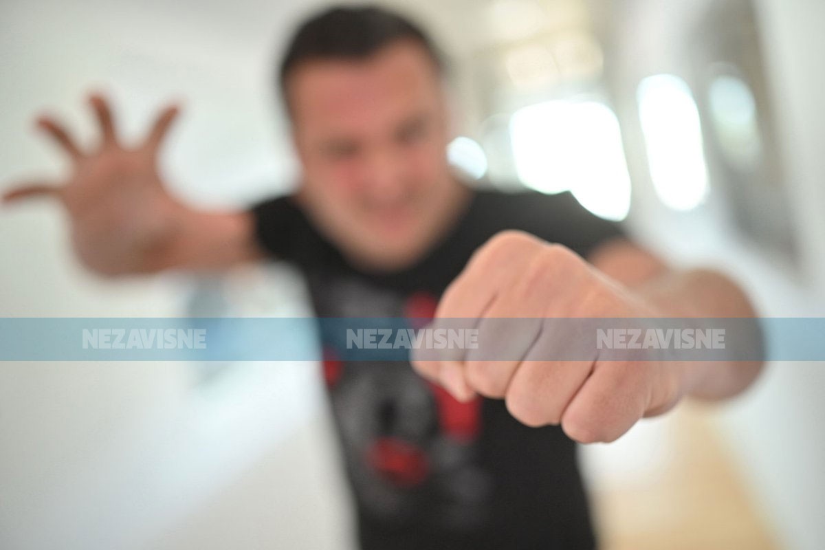 Optužen da je pretukao ženu i ugrizao je za nos