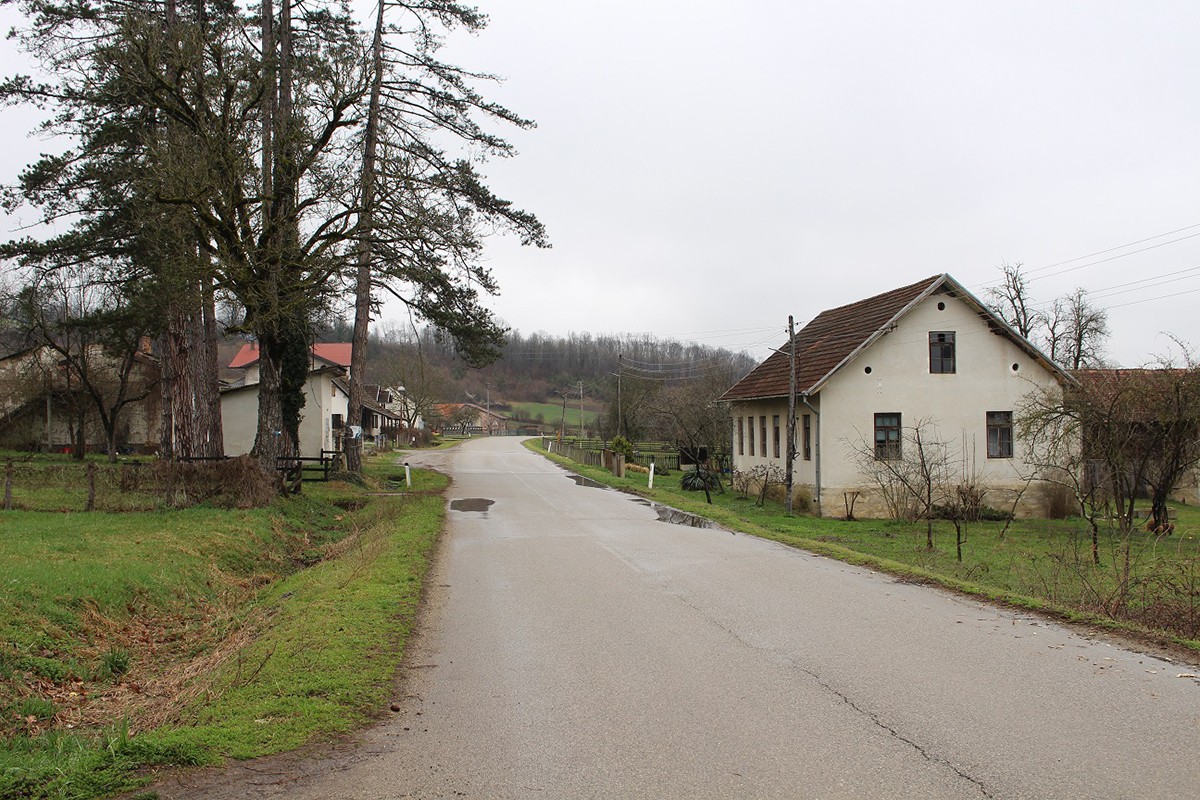 Donja Slabinja: Selo nestaje, ali živi priča o suncu i Iliji (FOTO)