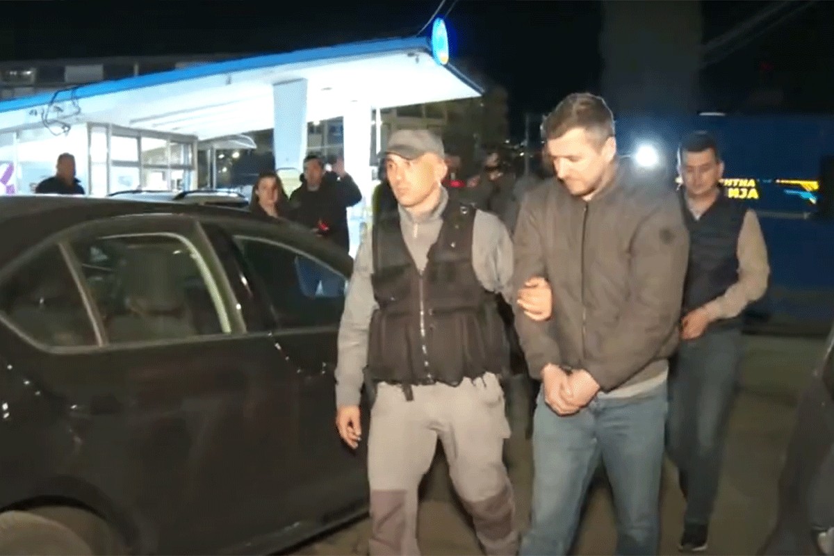 Uhapšeni zbog požara u diskoteci sa lisicama na rukama dovedeni na ispitivanje (VIDEO)
