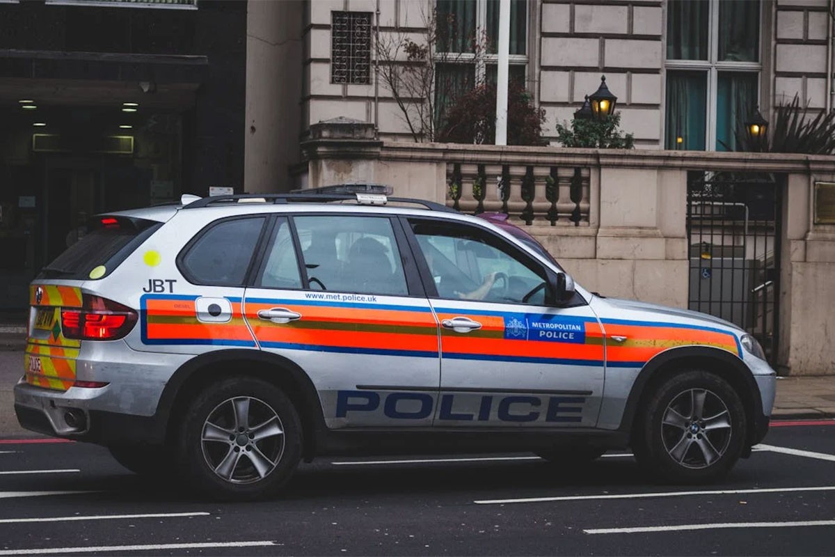 Drama u Londonu: Kombi uletio u pješake, stradala djevojka (VIDEO)