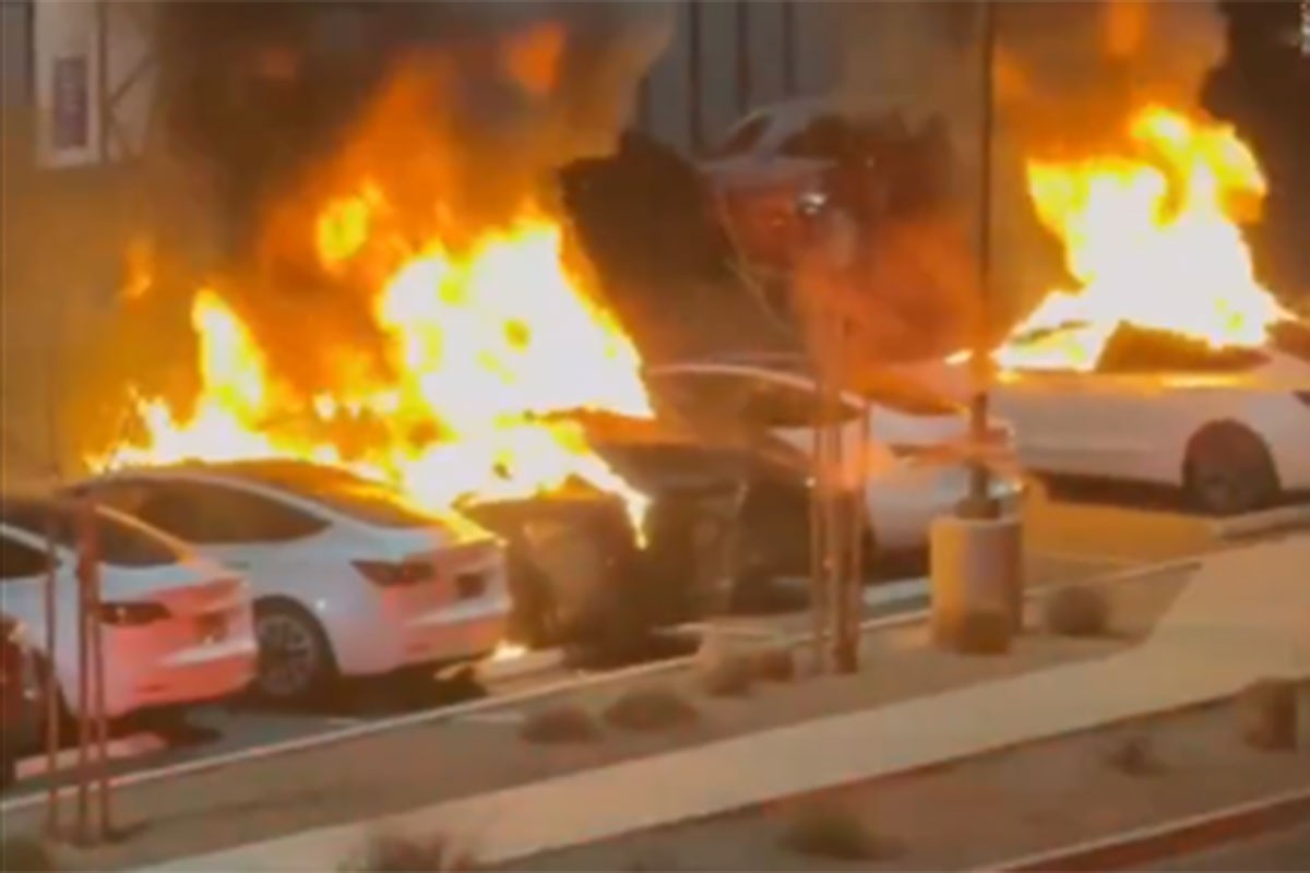 Zapaljena Tesla vozila u Las Vegasu, oglasio se Mask (VIDEO)