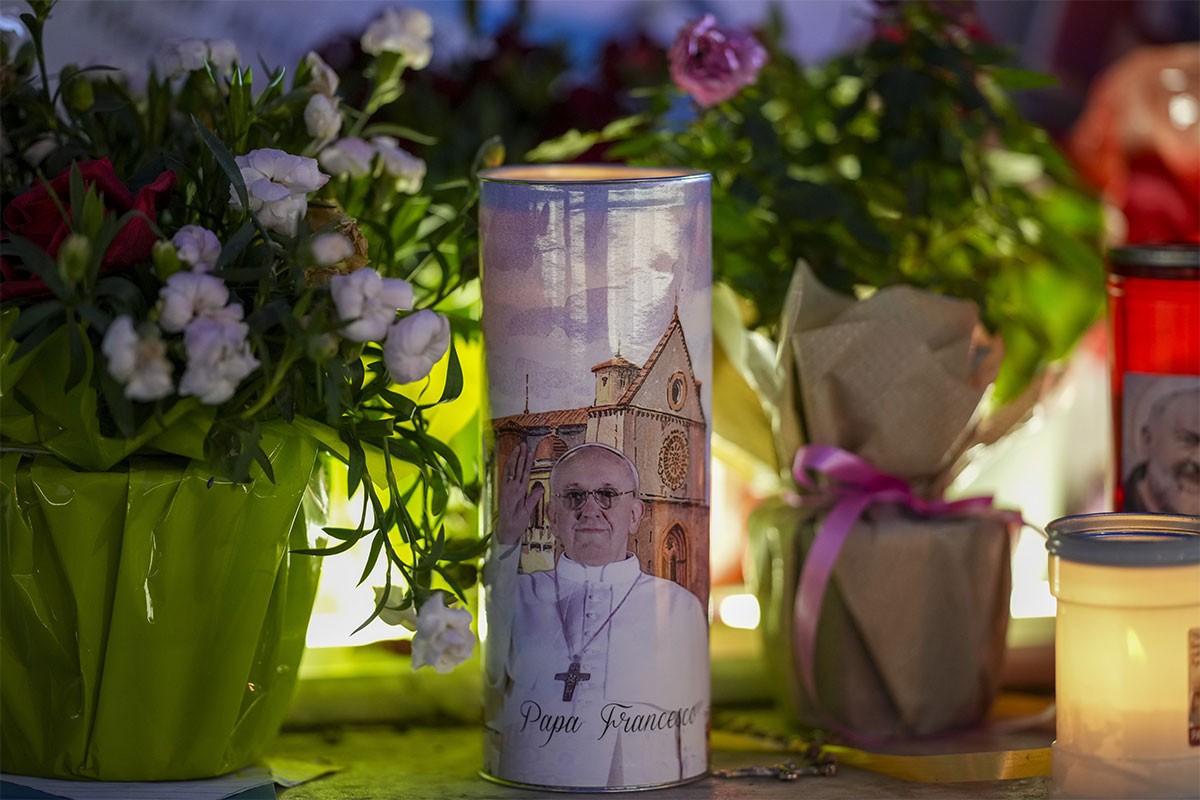 Papa Franja skinut sa neinvazivne mehaničke ventilacije, stanje poboljšano