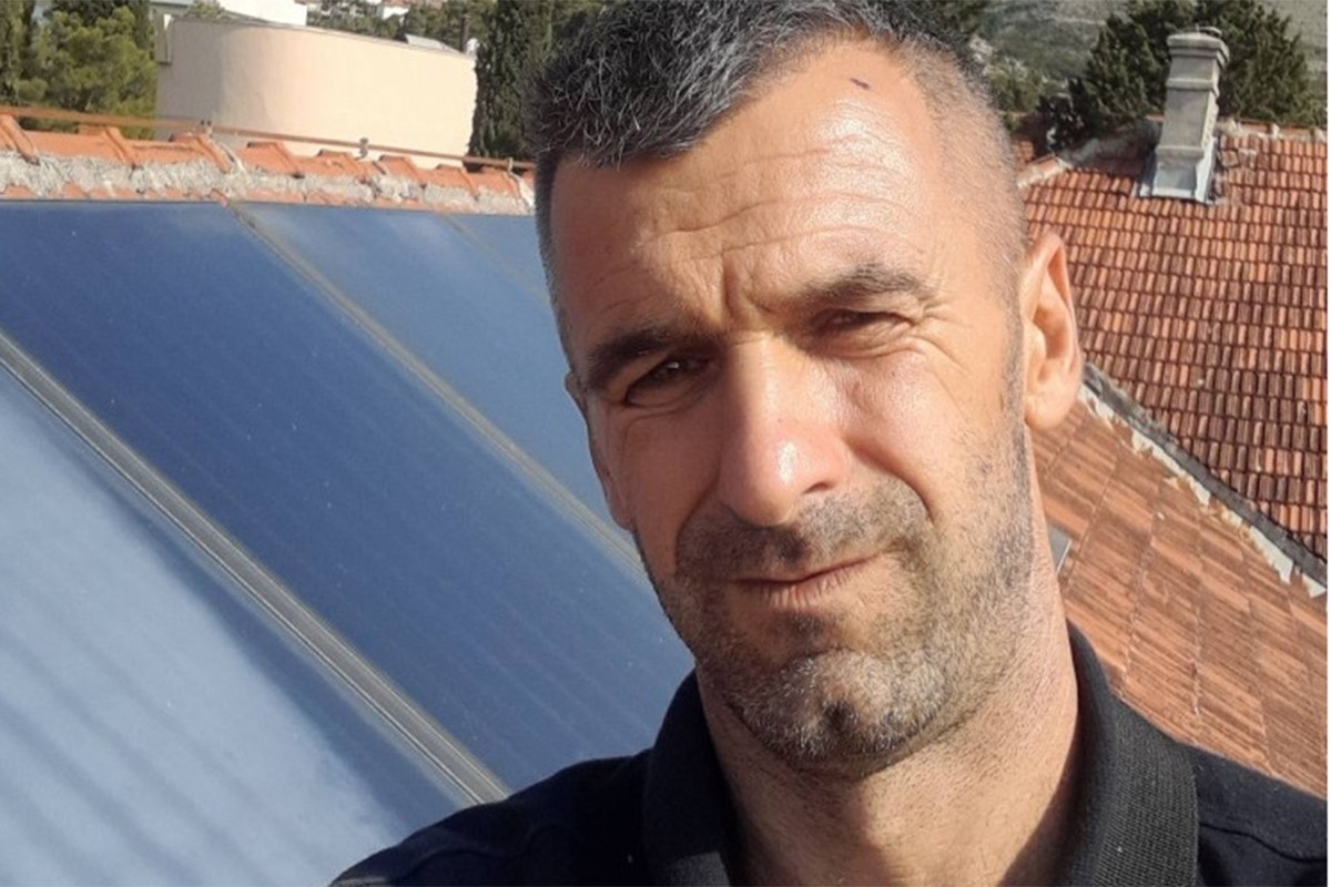 Vatrogasac Željko Ćurić spasio djecu zaključanu na petom spratu u Trebinju