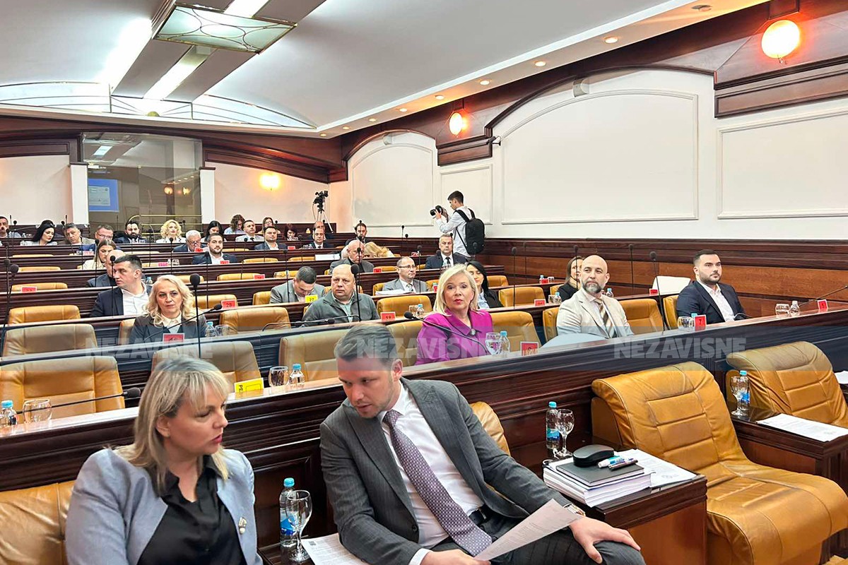 Varnice na početku sjednice: Rasprava oko mjesta za sjedenje