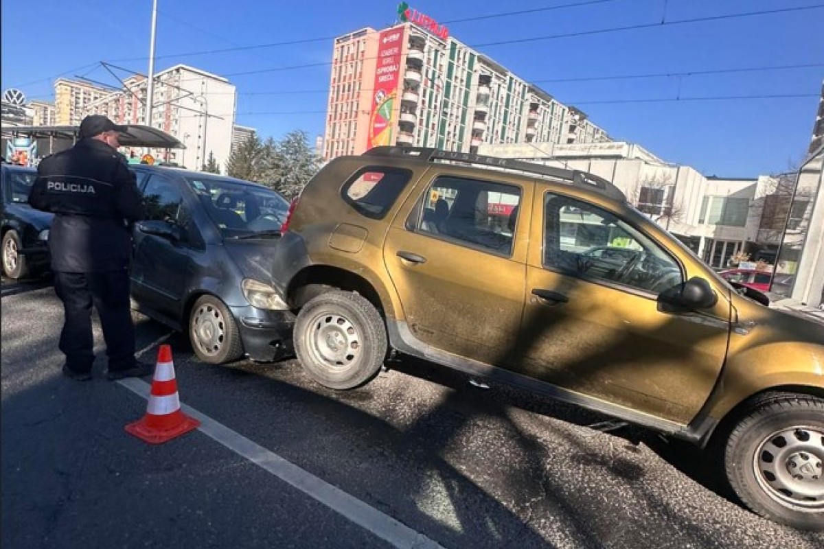 Lančani sudar deset vozila u Sarajevu, ima povrijeđenih (FOTO/VIDEO)