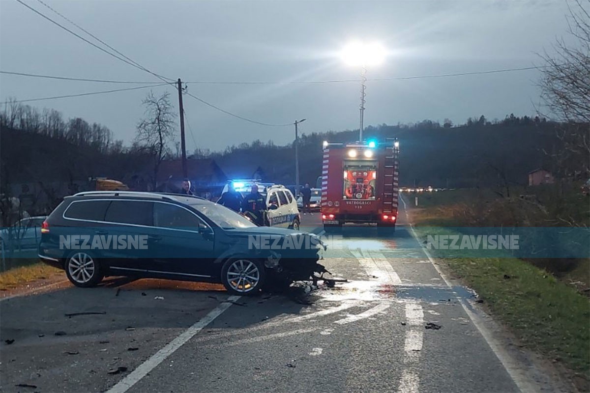 Žestok sudar kod Kotor Varoša, vatrogasci izvlačili povrijeđene
