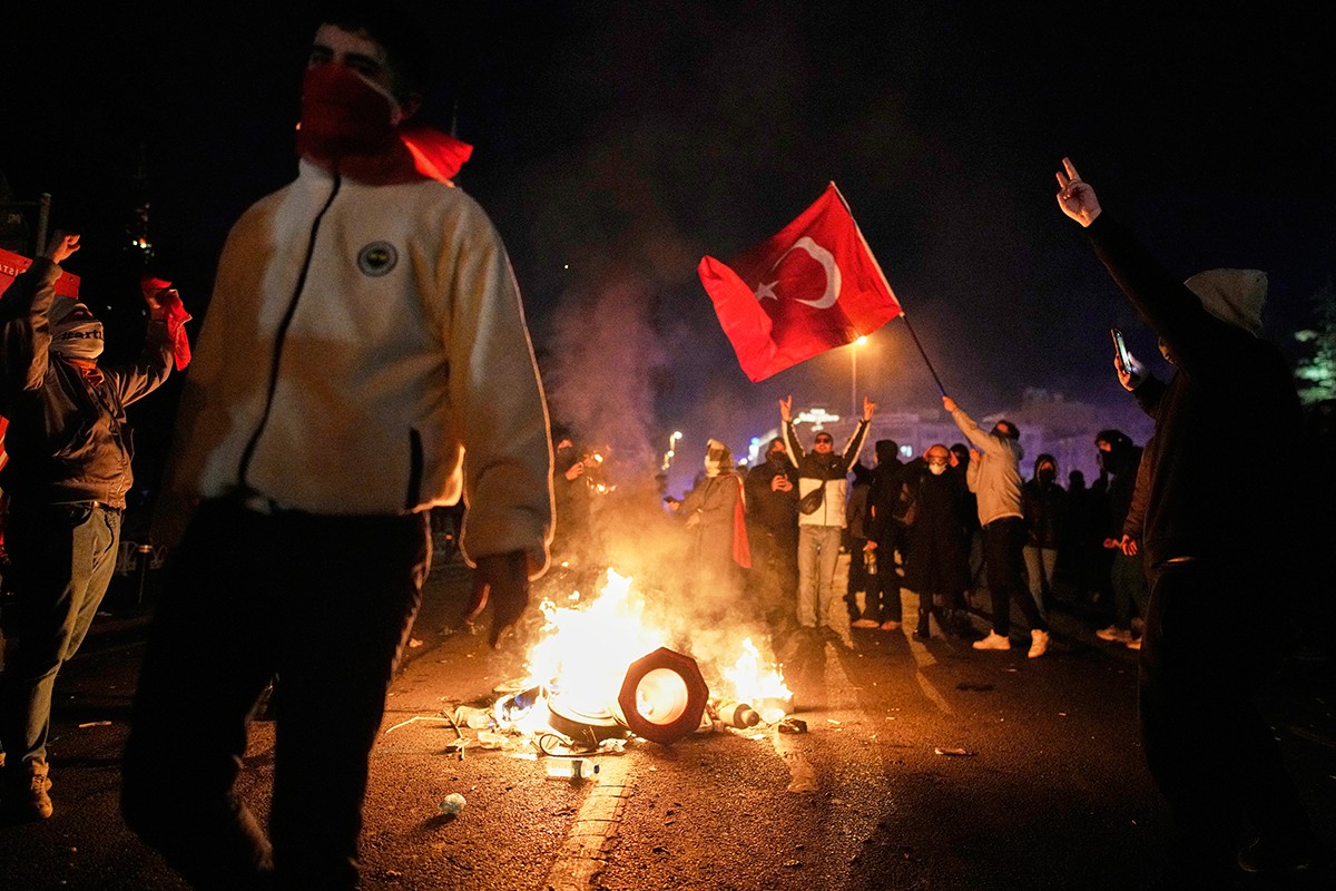 Protesti treću noć zaredom: Traže ostavku turske vlade